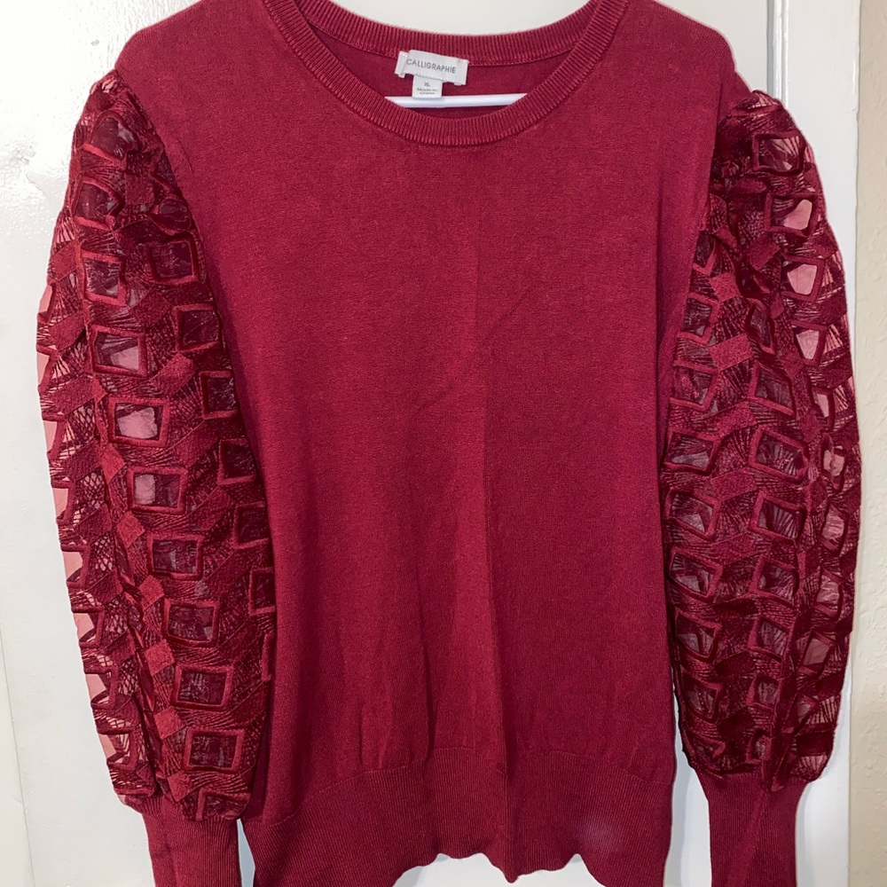 Red mesh geometric sleeve top